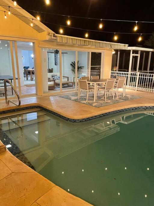 House W/ Heated Pool In Naples 5 Min To Beach エクステリア 写真
